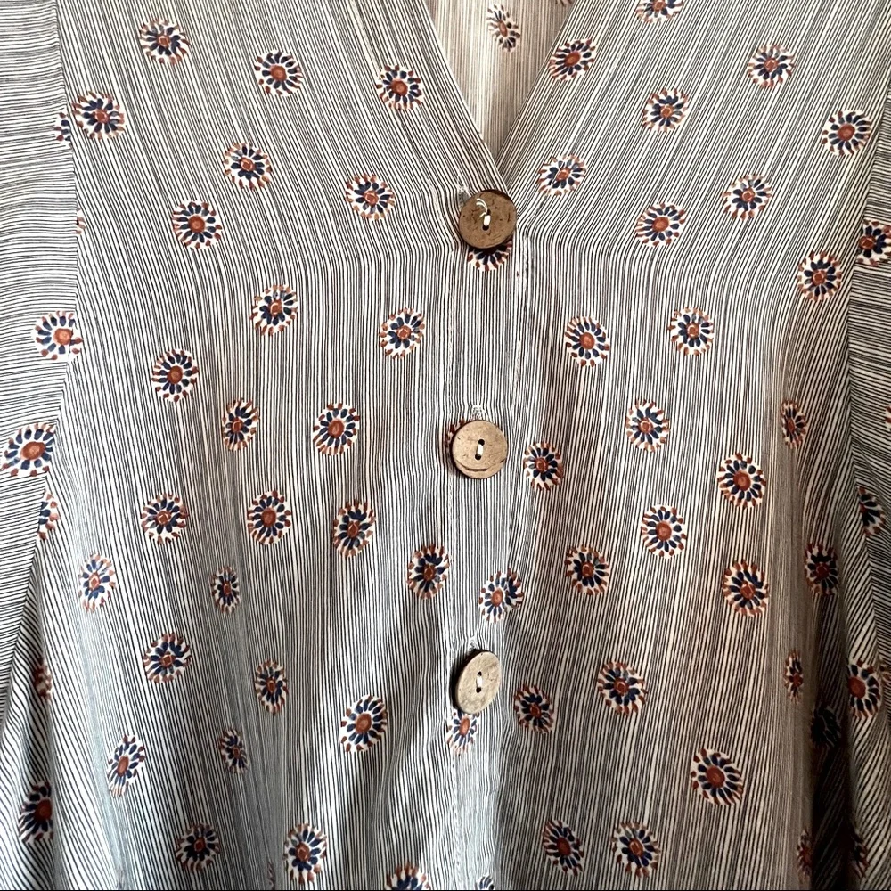 Patterned button down top - Picture 9 of 12